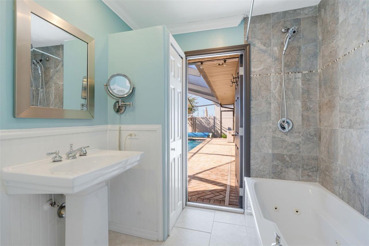 322 NE 29th Terrace, Cape Coral, FL 33909 Photo