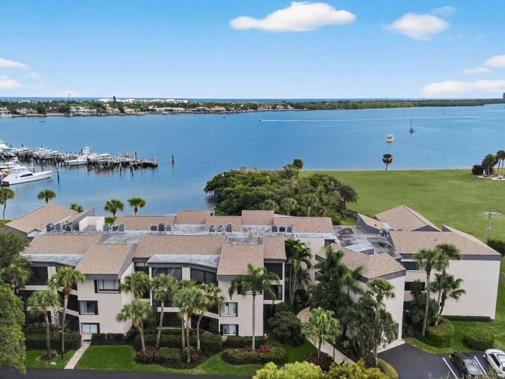 1660 Twelve Oaks Way, Unit 303, North Palm Beach, FL 33408 Photo