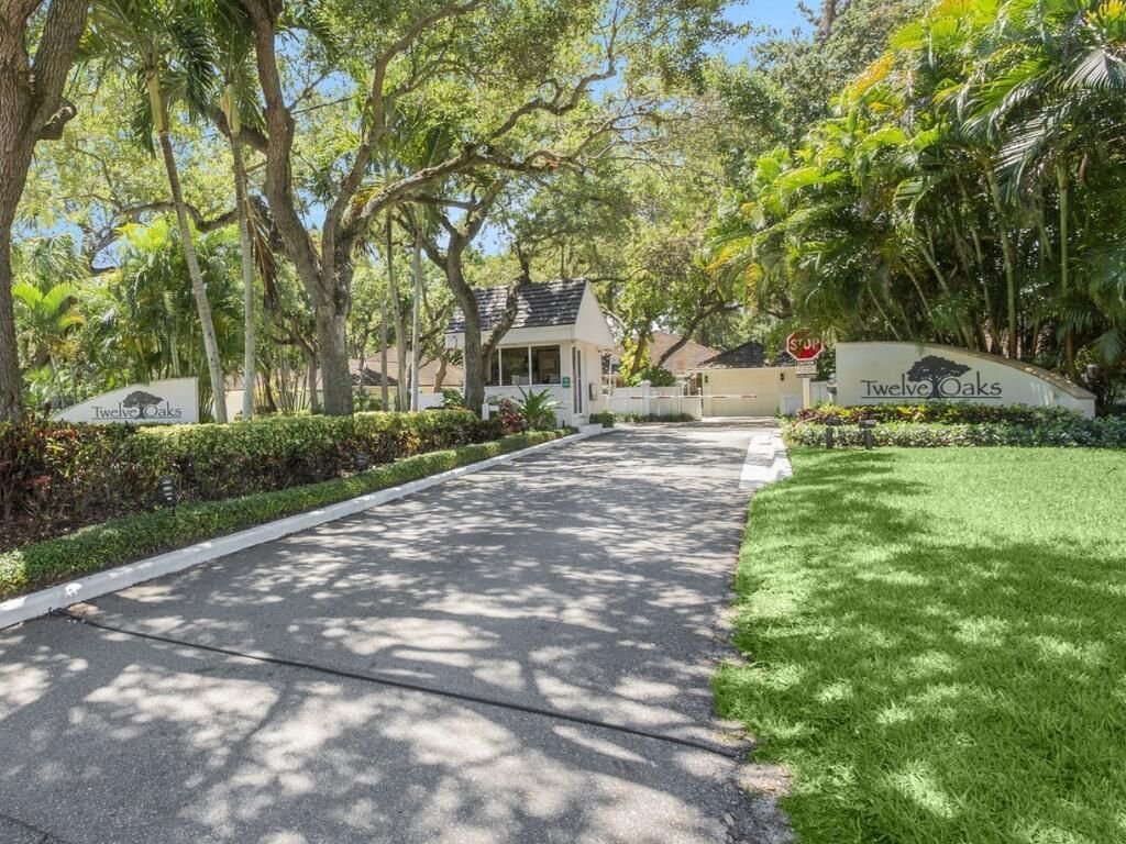 1660 Twelve Oaks Way, Unit 303, North Palm Beach, FL 33408 Photo