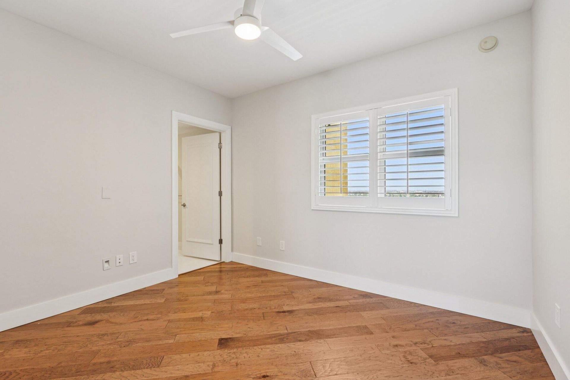 2640 Lake Shore Drive, Unit 1510, Riviera Beach, FL 33404 Photo