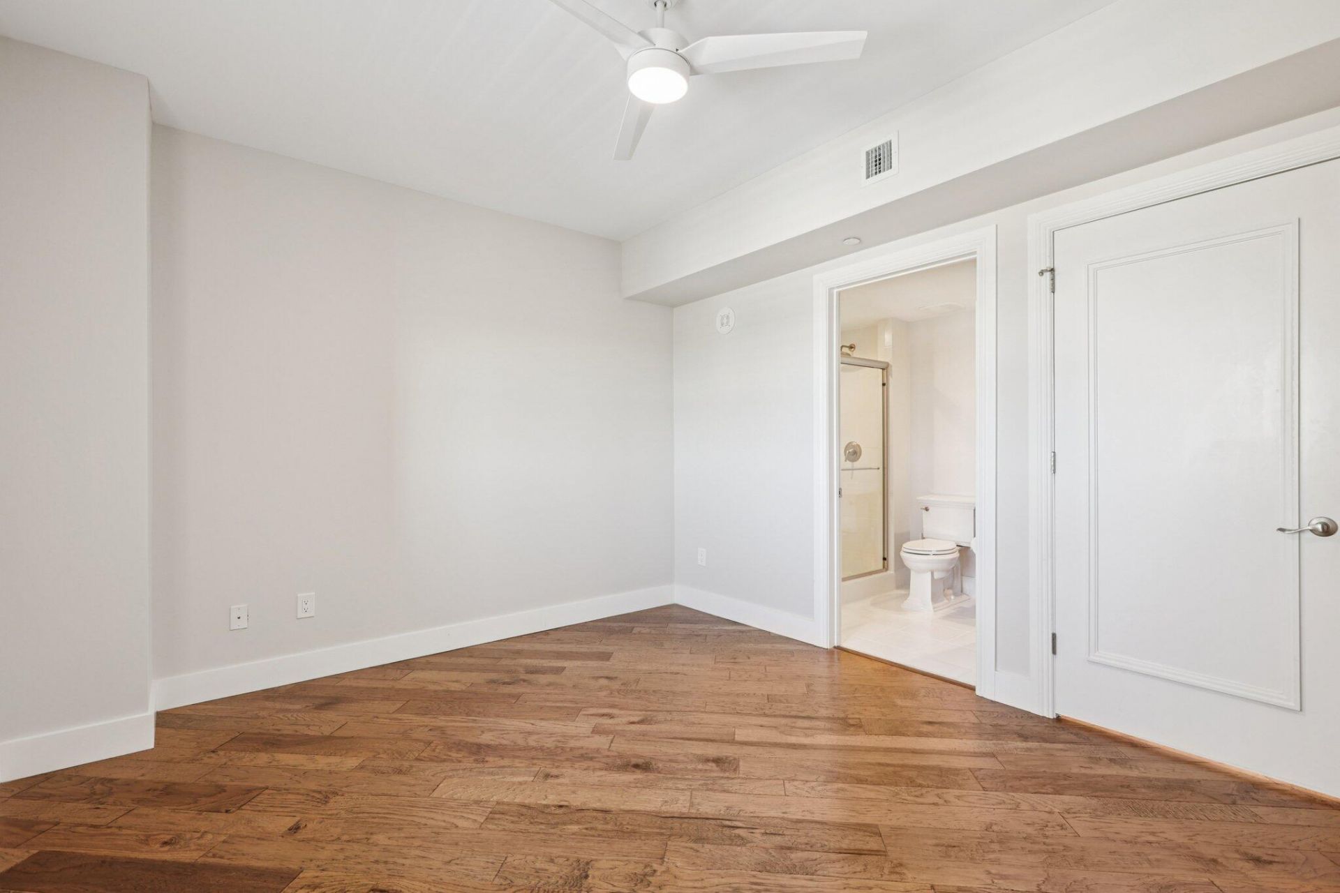 2640 Lake Shore Drive, Unit 1510, Riviera Beach, FL 33404 Photo