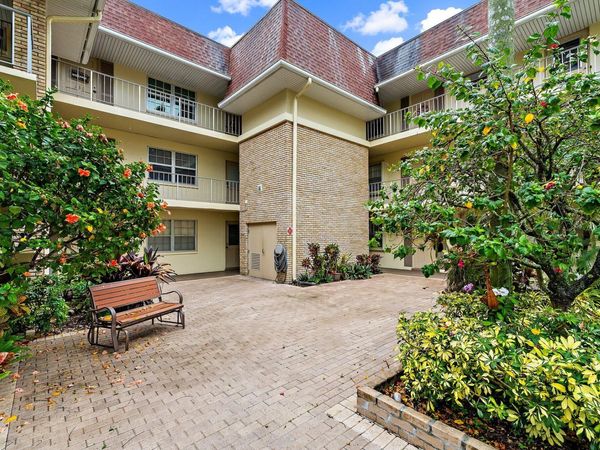 5570 Tamberlane Circle, Unit 131, Palm Beach Gardens, FL 33418