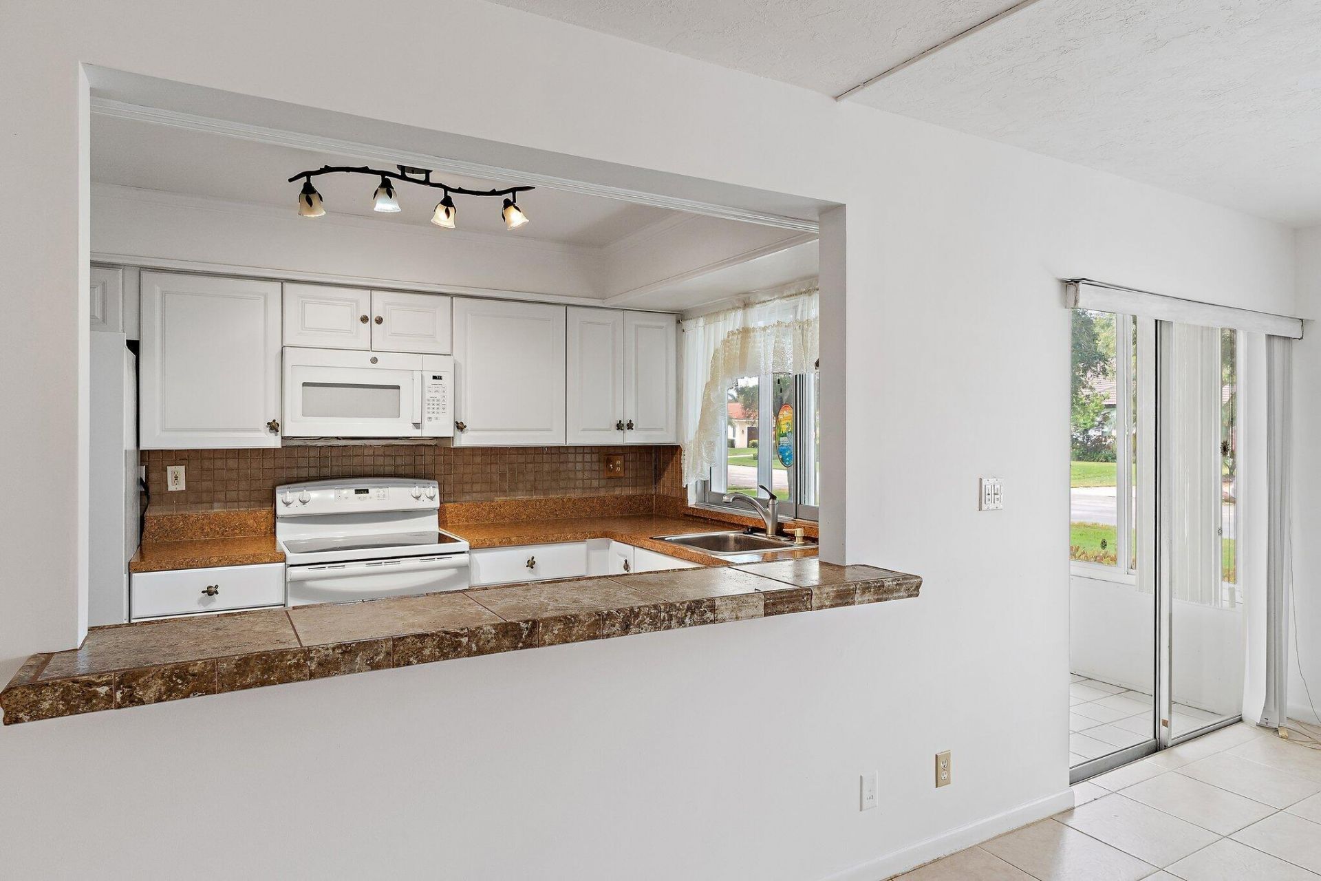 5570 Tamberlane Circle, Unit 131, Palm Beach Gardens, FL 33418 Photo