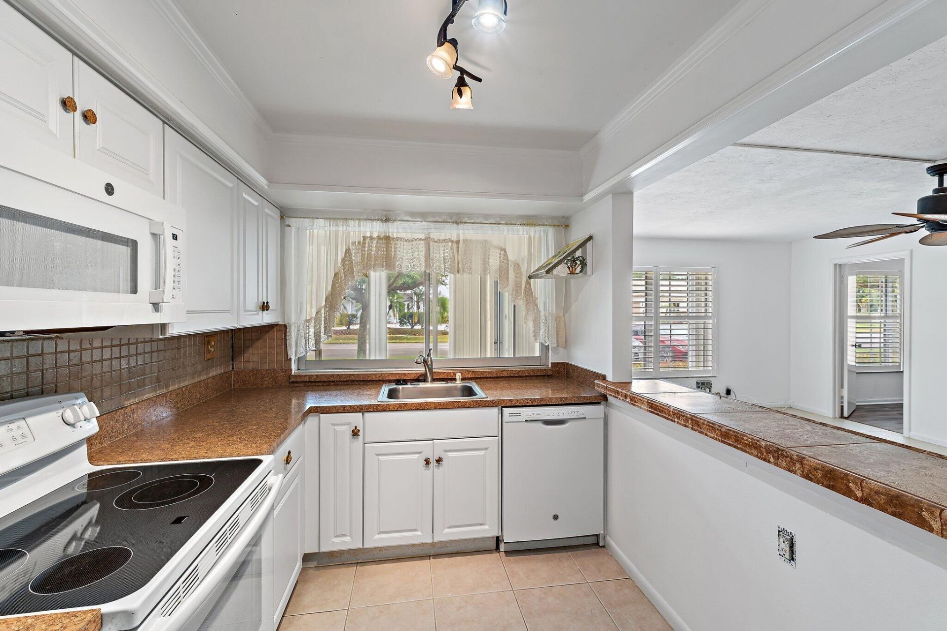 5570 Tamberlane Circle, Unit 131, Palm Beach Gardens, FL 33418 Photo