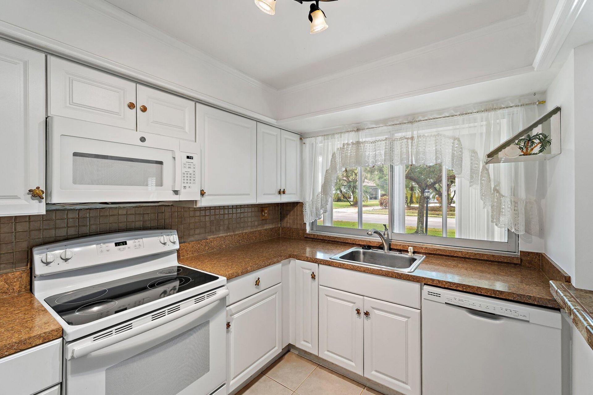 5570 Tamberlane Circle, Unit 131, Palm Beach Gardens, FL 33418 Photo