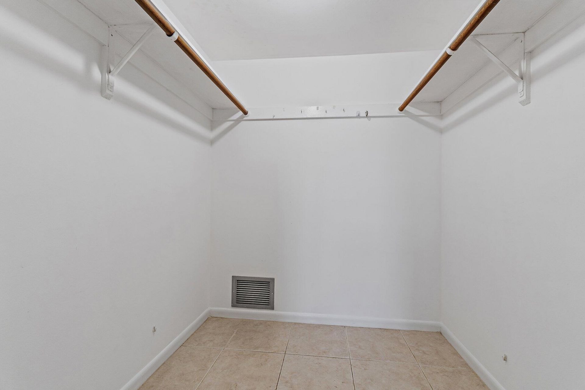 5570 Tamberlane Circle, Unit 131, Palm Beach Gardens, FL 33418 Photo