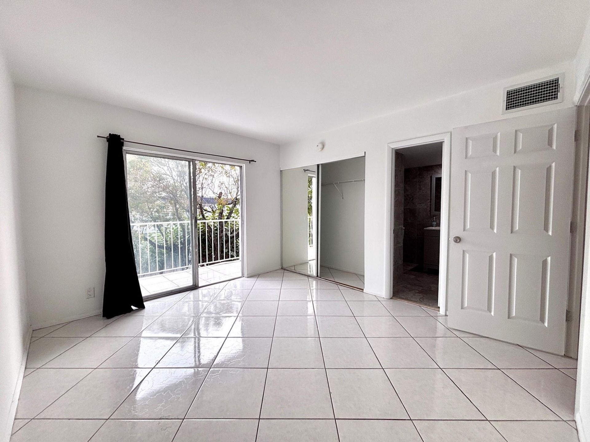 1407 NE 56th Street, Unit 315, Fort Lauderdale, FL 33334 Photo