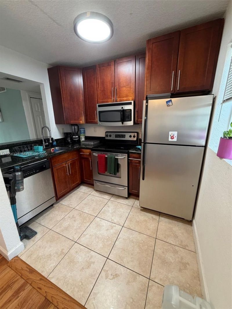 8345 Byron Ave , Unit 3, Miami Beach, FL 33141 Photo