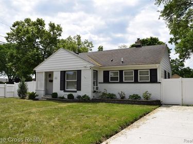 2896 Dorchester Road, Birmingham, MI 48009