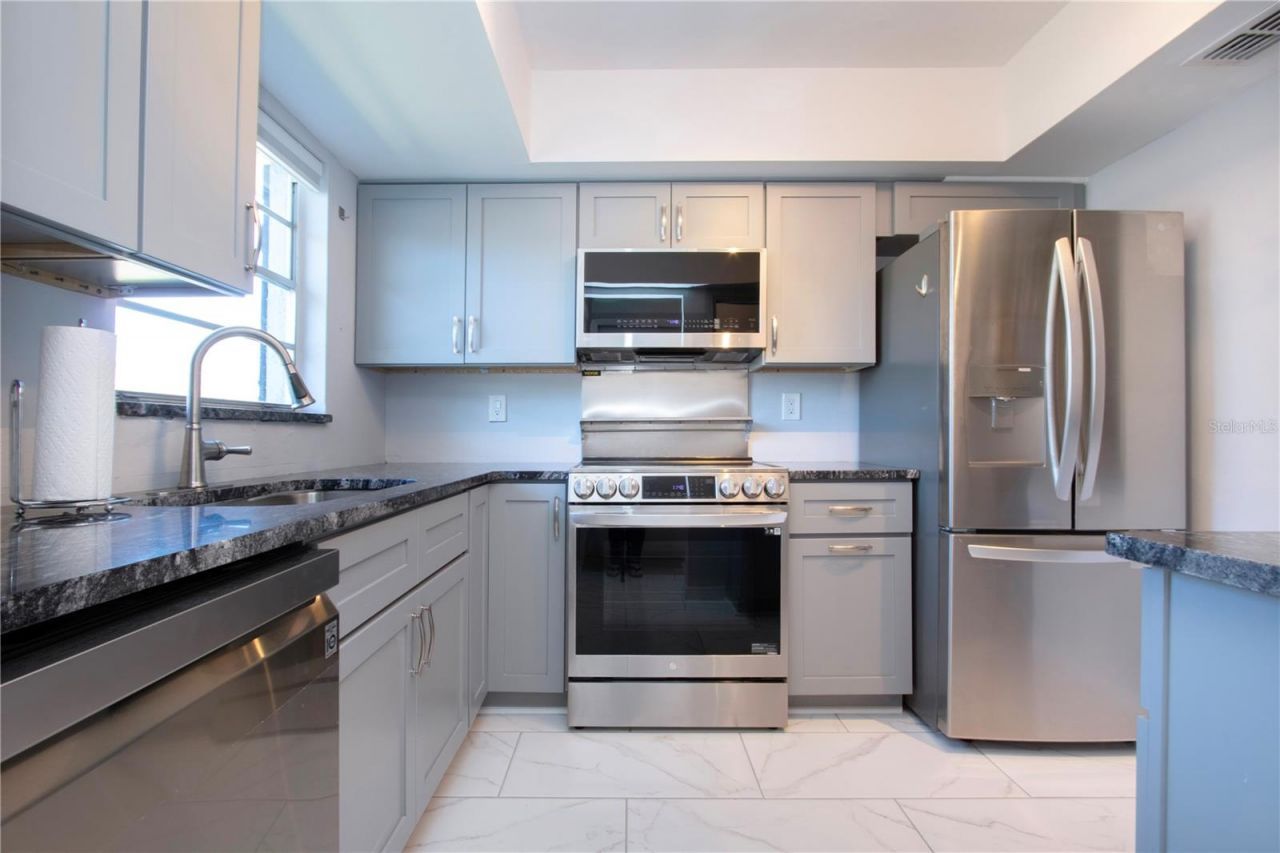 2115 9th Avenue W, Unit 2A, Bradenton, FL 34205 Photo