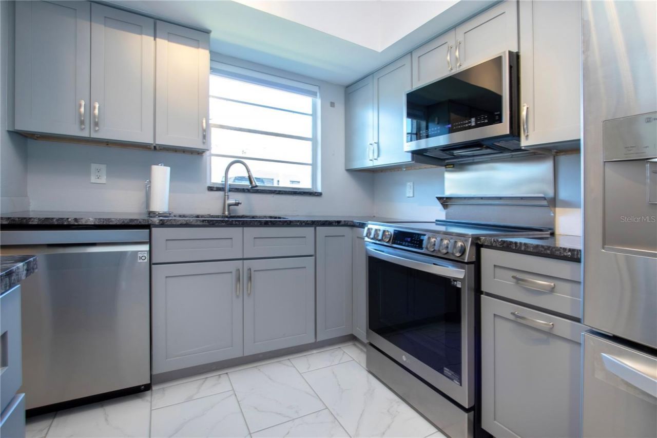 2115 9th Avenue W, Unit 2A, Bradenton, FL 34205 Photo