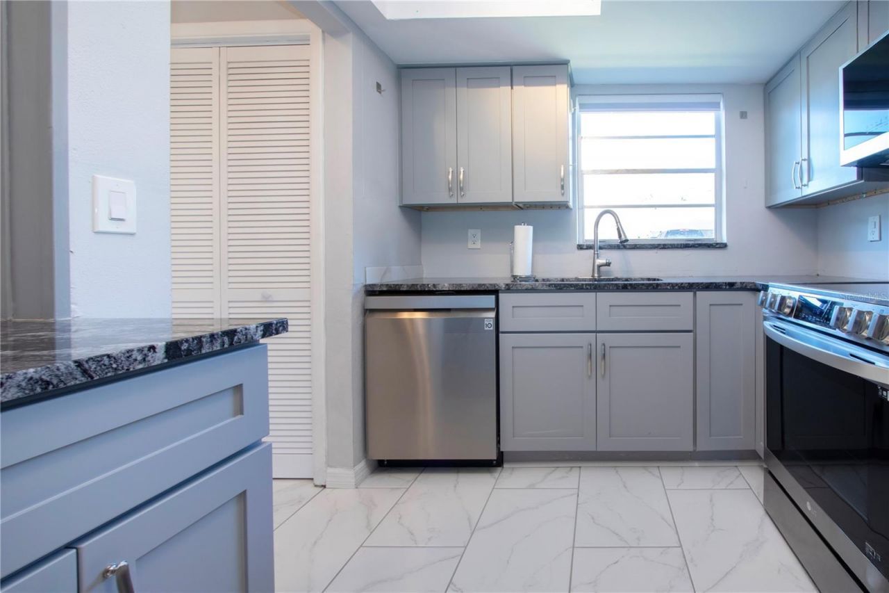 2115 9th Avenue W, Unit 2A, Bradenton, FL 34205 Photo