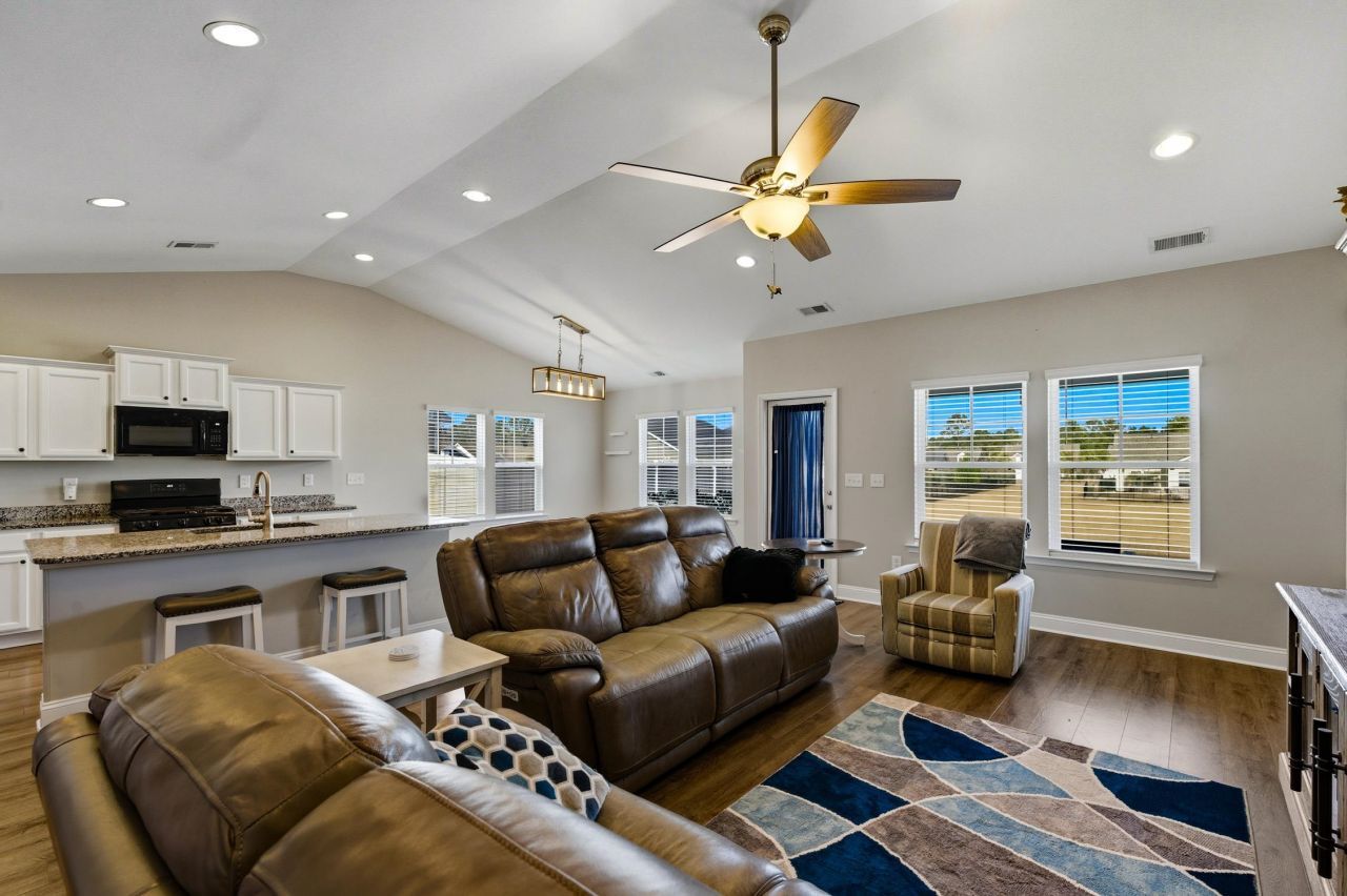 3716 Park Pointe Ave. Photo 10