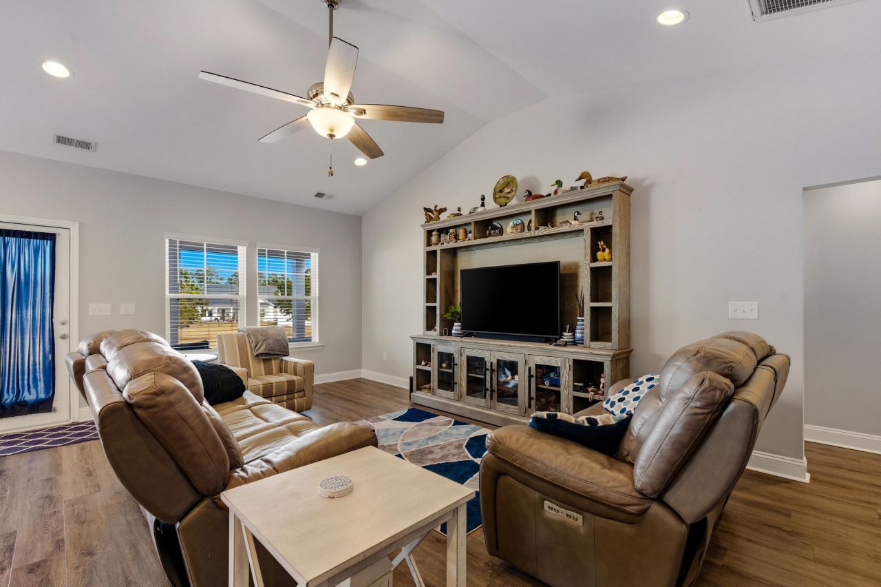 3716 Park Pointe Ave. Photo 11