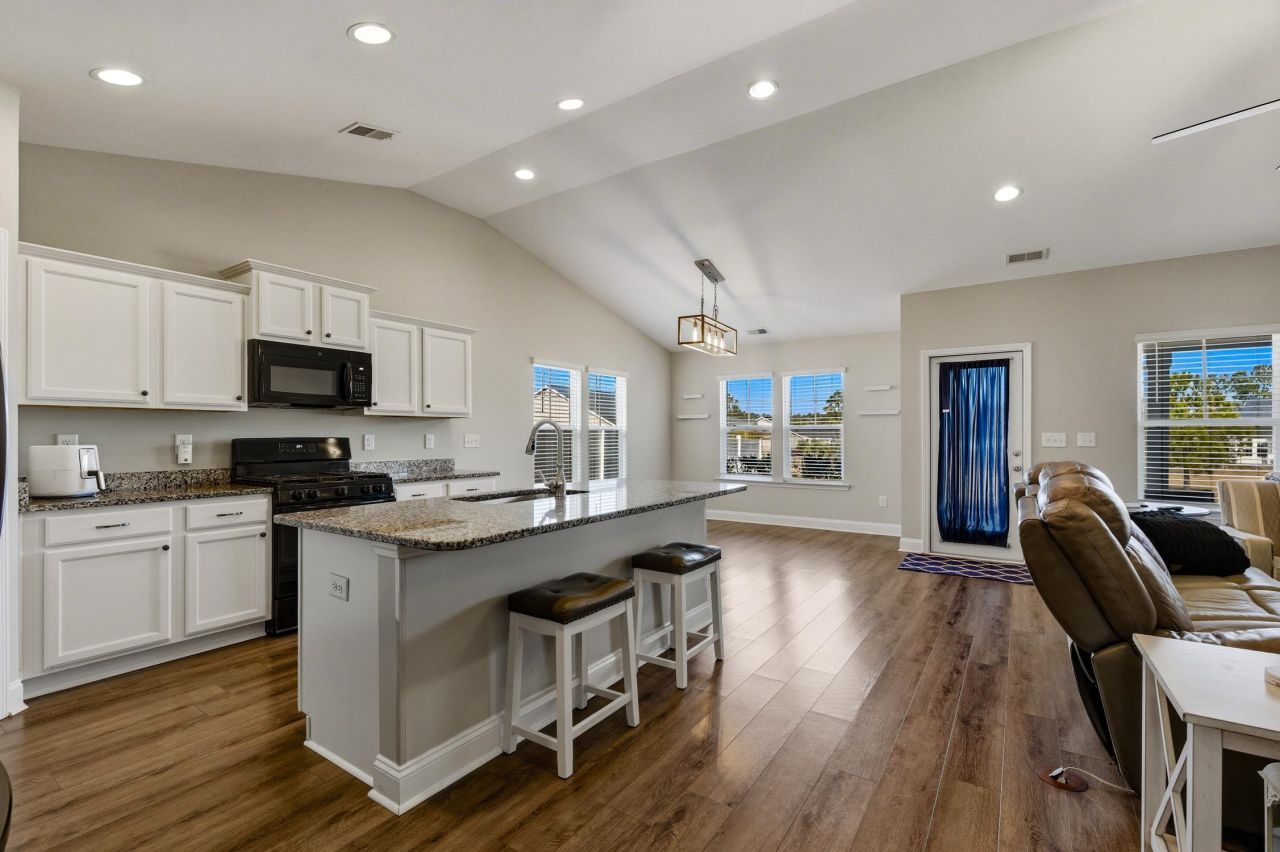 3716 Park Pointe Ave. Photo 4