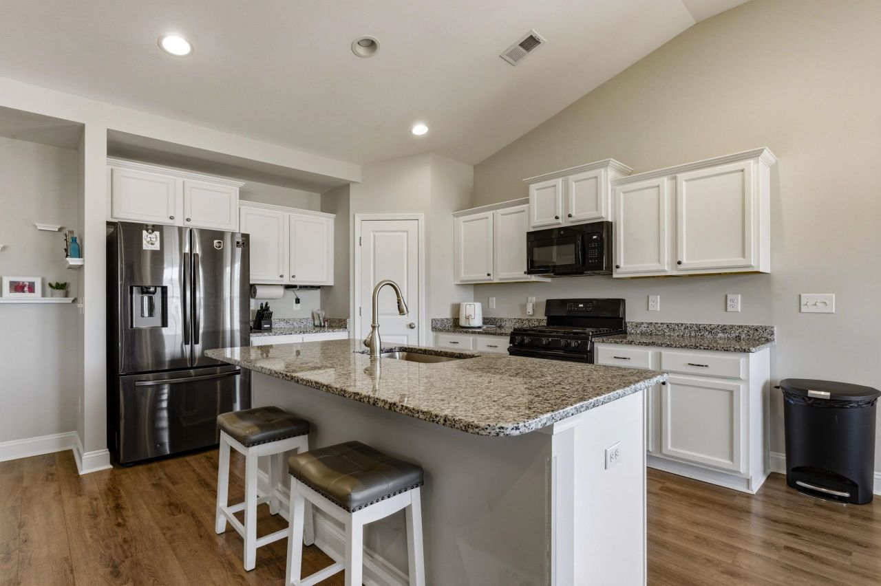 3716 Park Pointe Ave. Photo 5