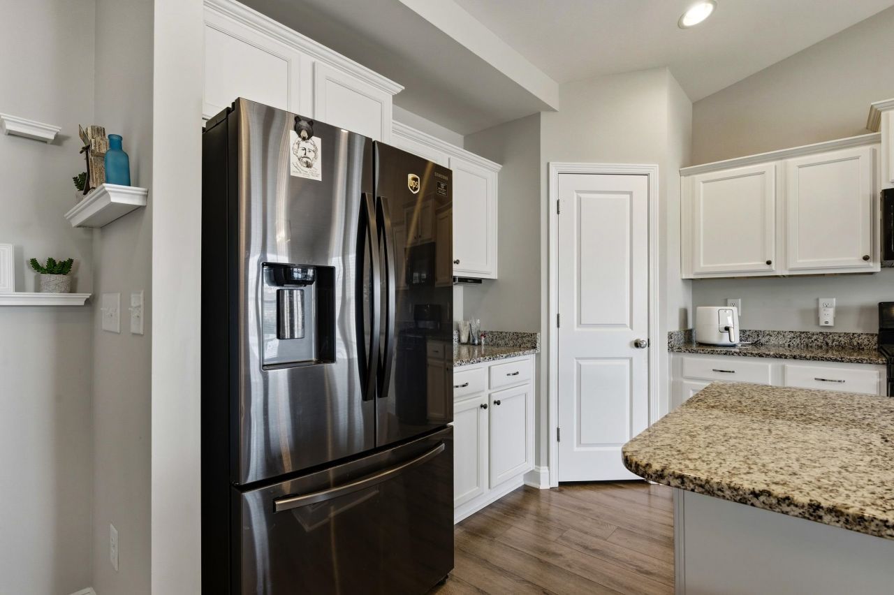 3716 Park Pointe Ave. Photo 7