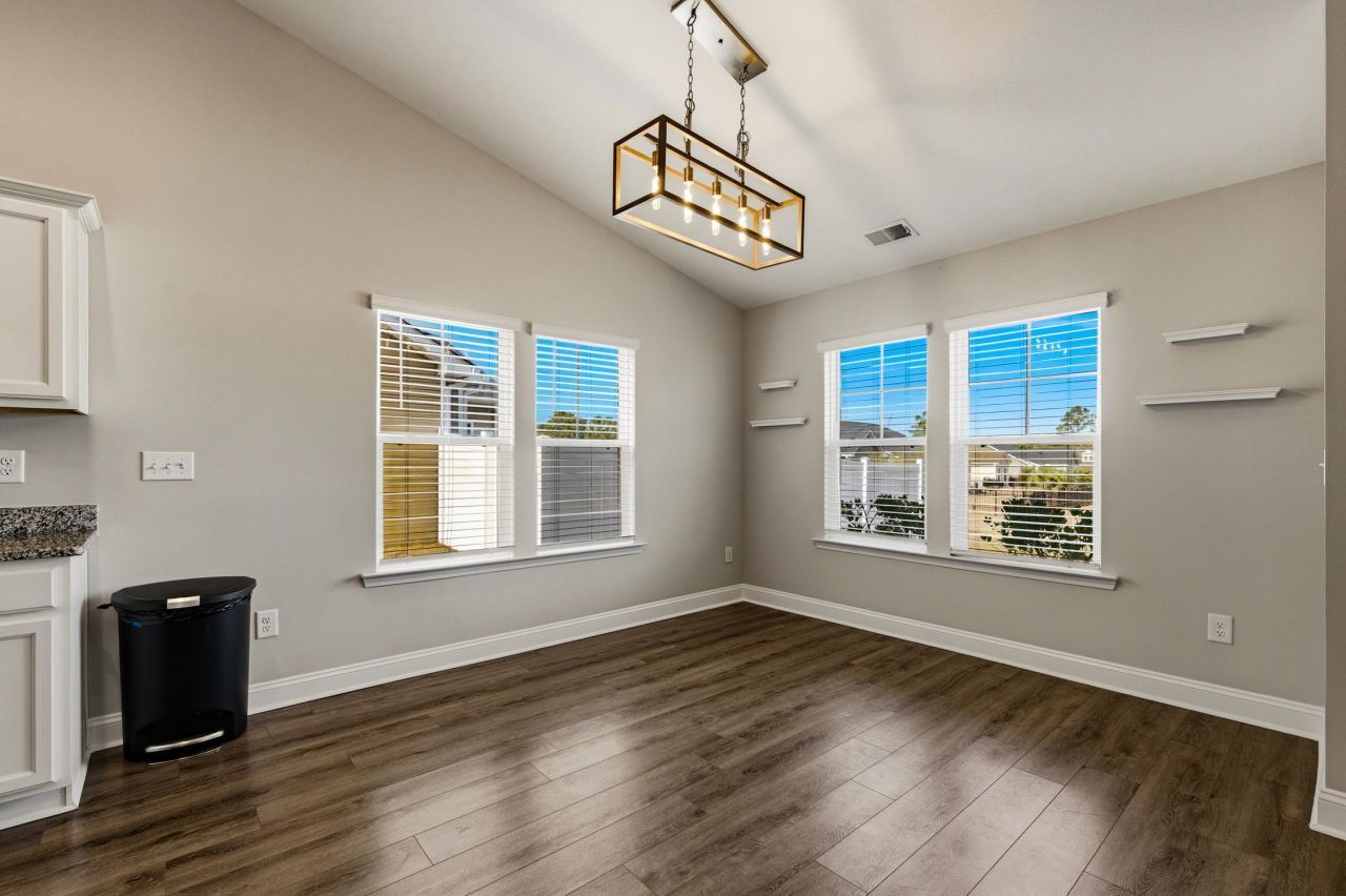 3716 Park Pointe Ave. Photo 9