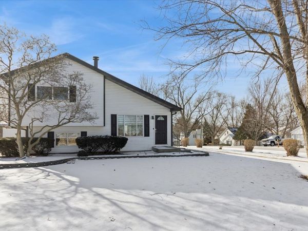 27W585 Galusha Avenue, Warrenville, IL 60555