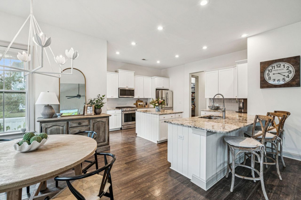 3621 Woodend Way Photo 17