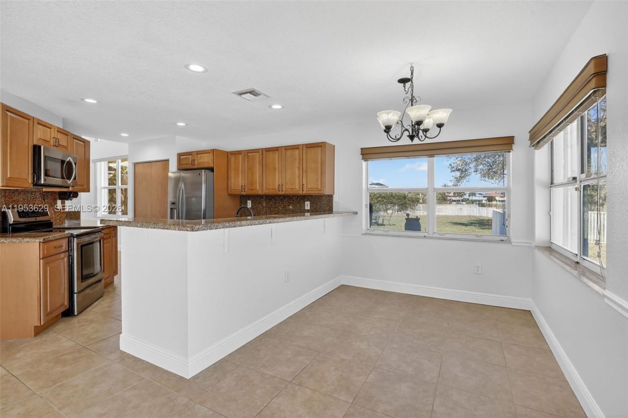 1303 NW 167th Ave, Pembroke Pines, FL 33028 Photo