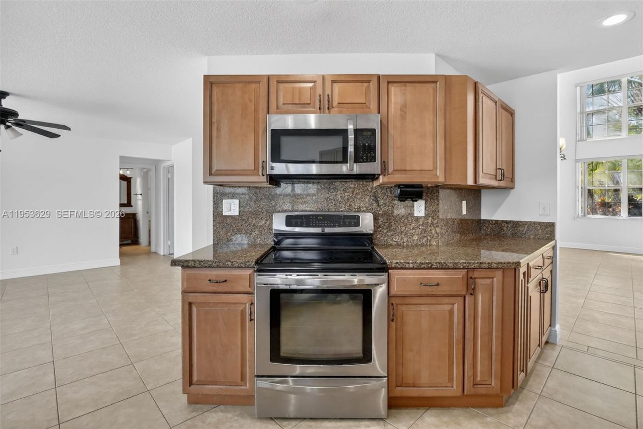 1303 NW 167th Ave, Pembroke Pines, FL 33028 Photo