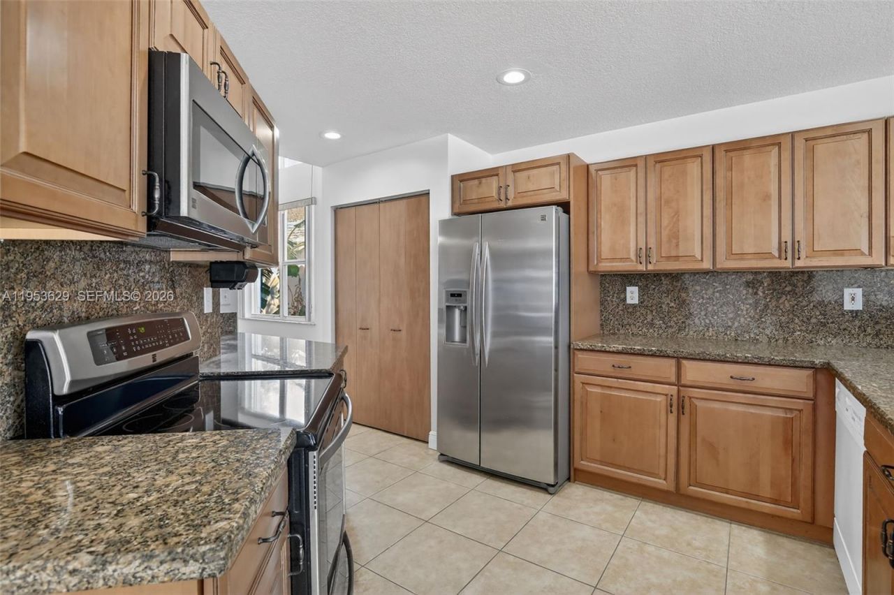 1303 NW 167th Ave, Pembroke Pines, FL 33028 Photo