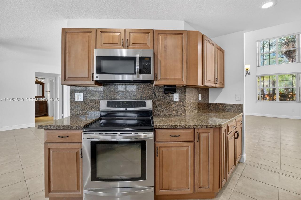 1303 NW 167th Ave, Pembroke Pines, FL 33028 Photo