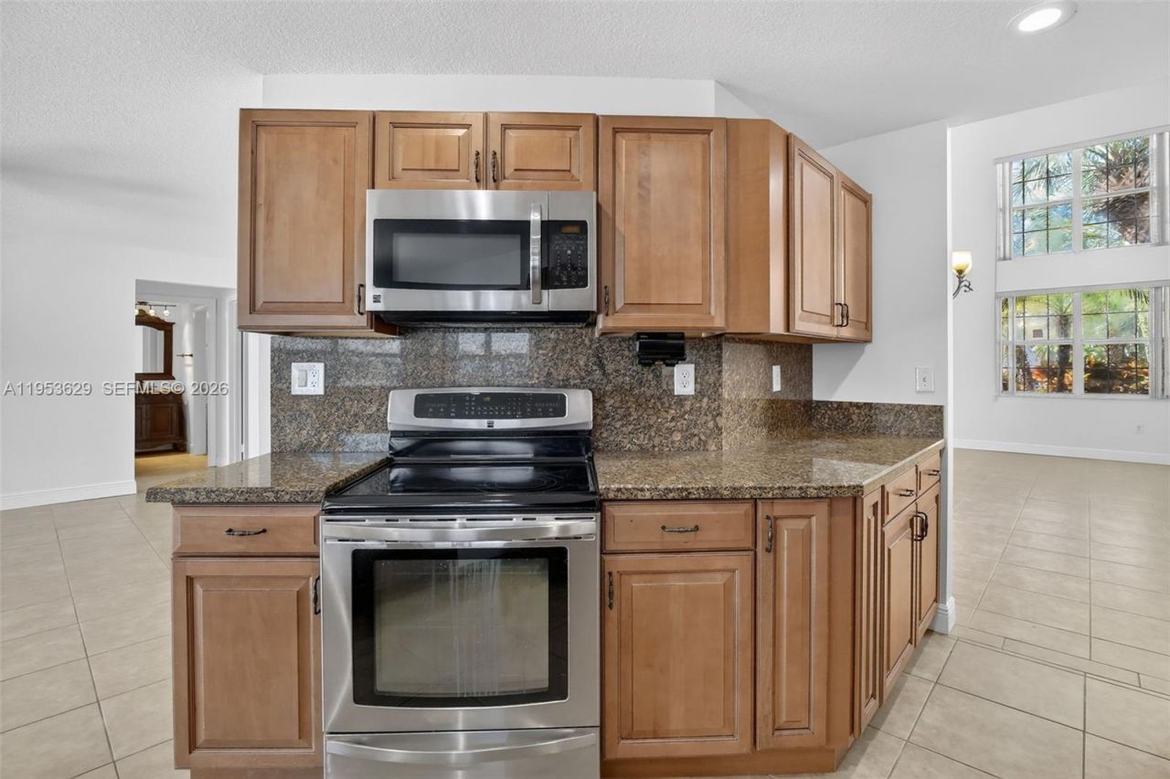 1303 NW 167th Ave, Pembroke Pines, FL 33028 Photo