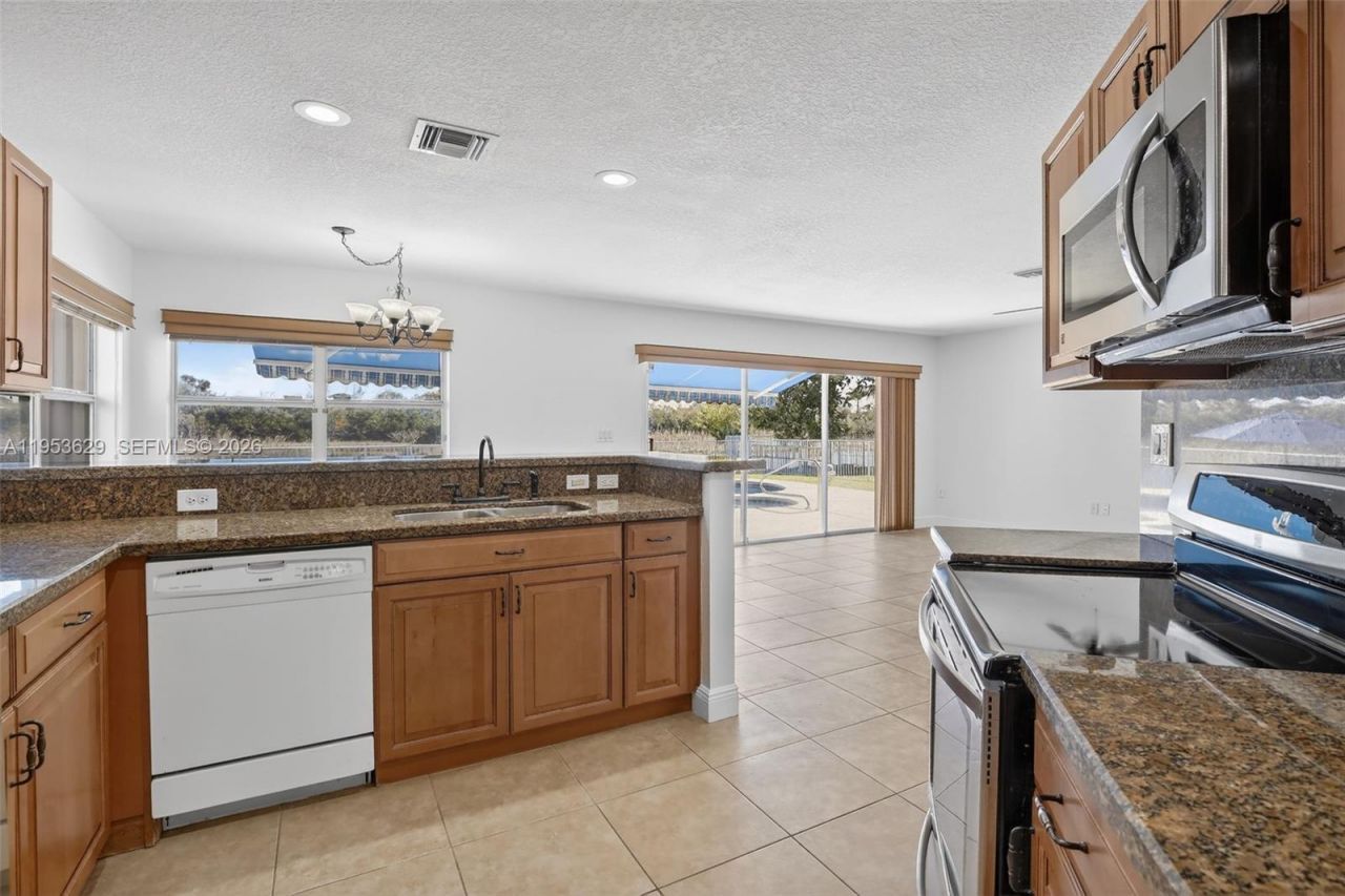 1303 NW 167th Ave, Pembroke Pines, FL 33028 Photo