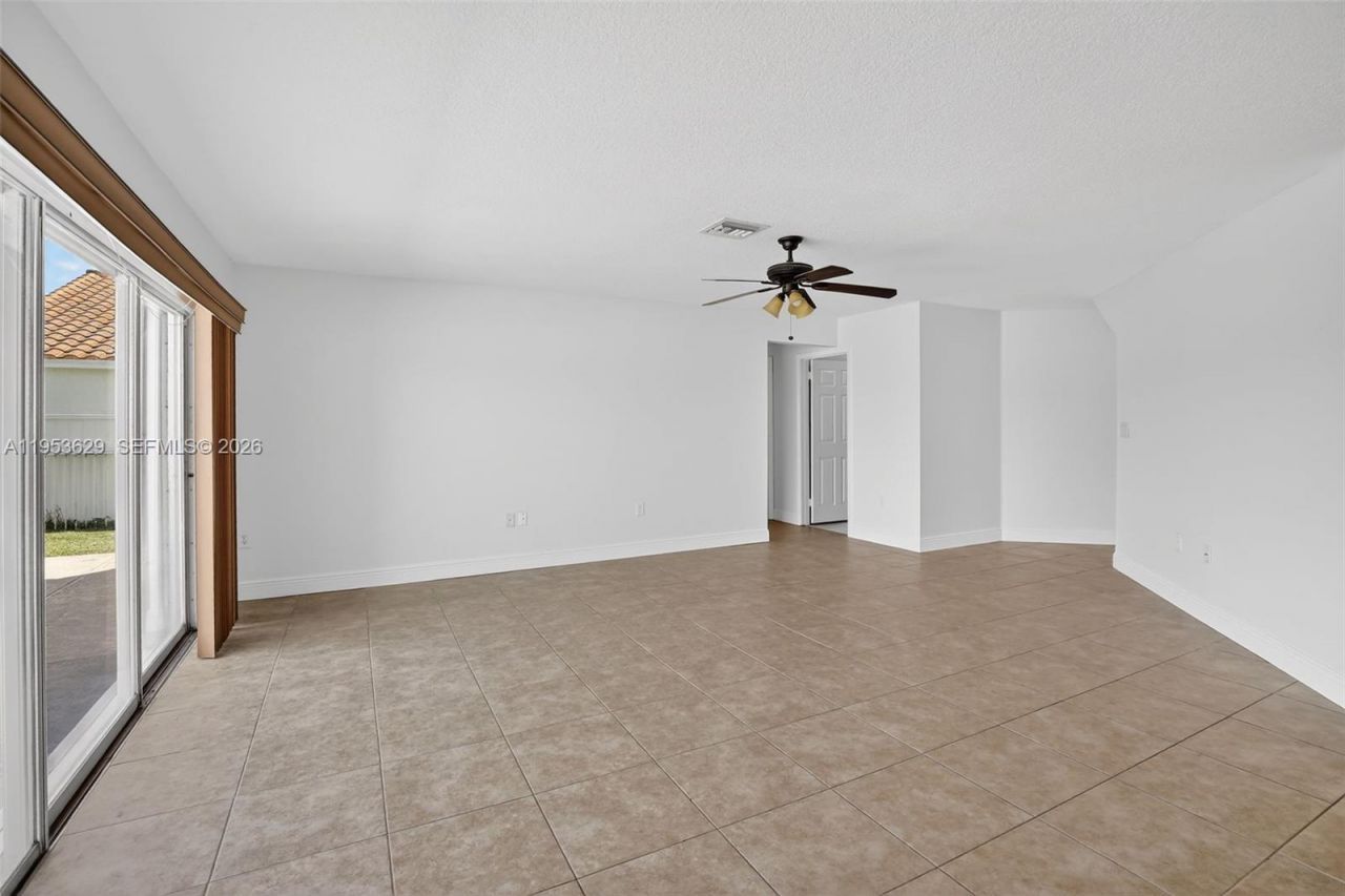 1303 NW 167th Ave, Pembroke Pines, FL 33028 Photo