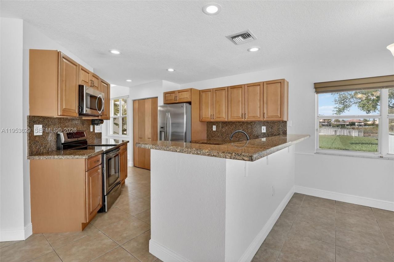 1303 NW 167th Ave, Pembroke Pines, FL 33028 Photo