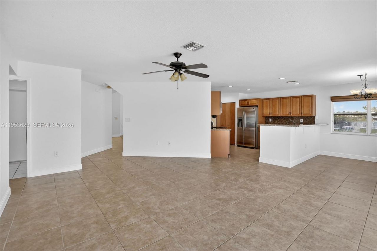 1303 NW 167th Ave, Pembroke Pines, FL 33028 Photo