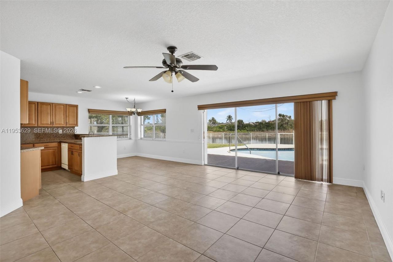 1303 NW 167th Ave, Pembroke Pines, FL 33028 Photo