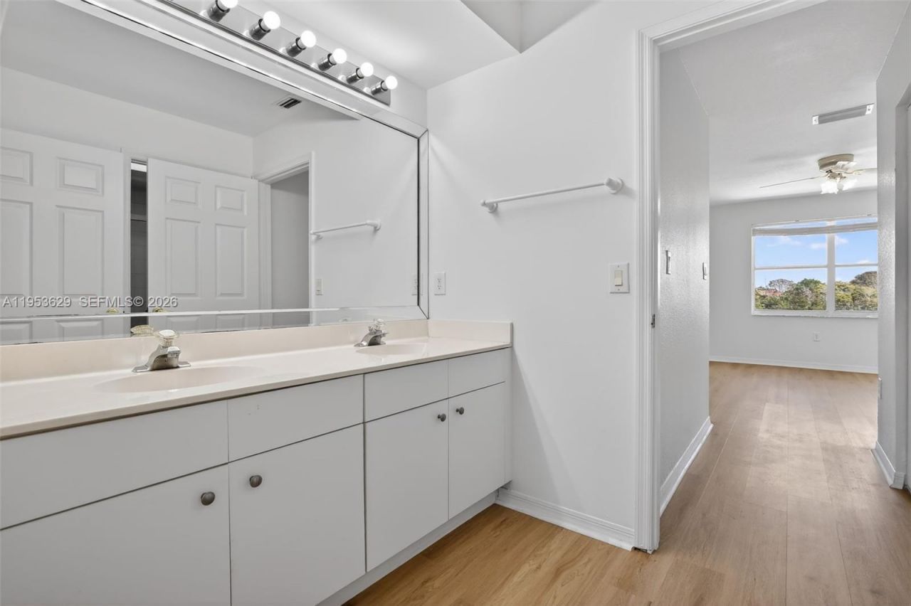 1303 NW 167th Ave, Pembroke Pines, FL 33028 Photo