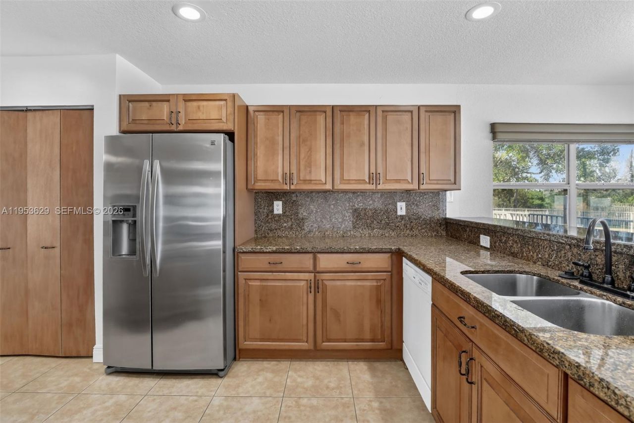 1303 NW 167th Ave, Pembroke Pines, FL 33028 Photo