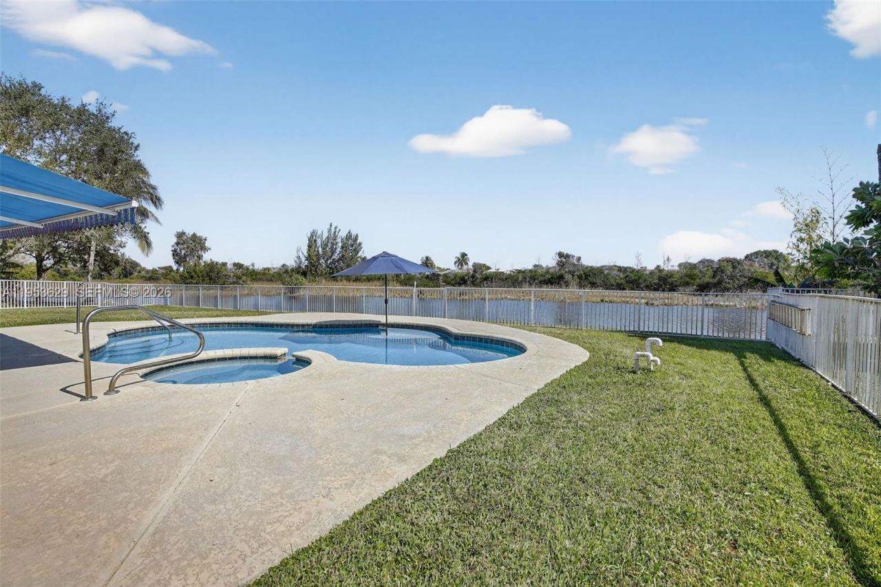 1303 NW 167th Ave, Pembroke Pines, FL 33028 Photo