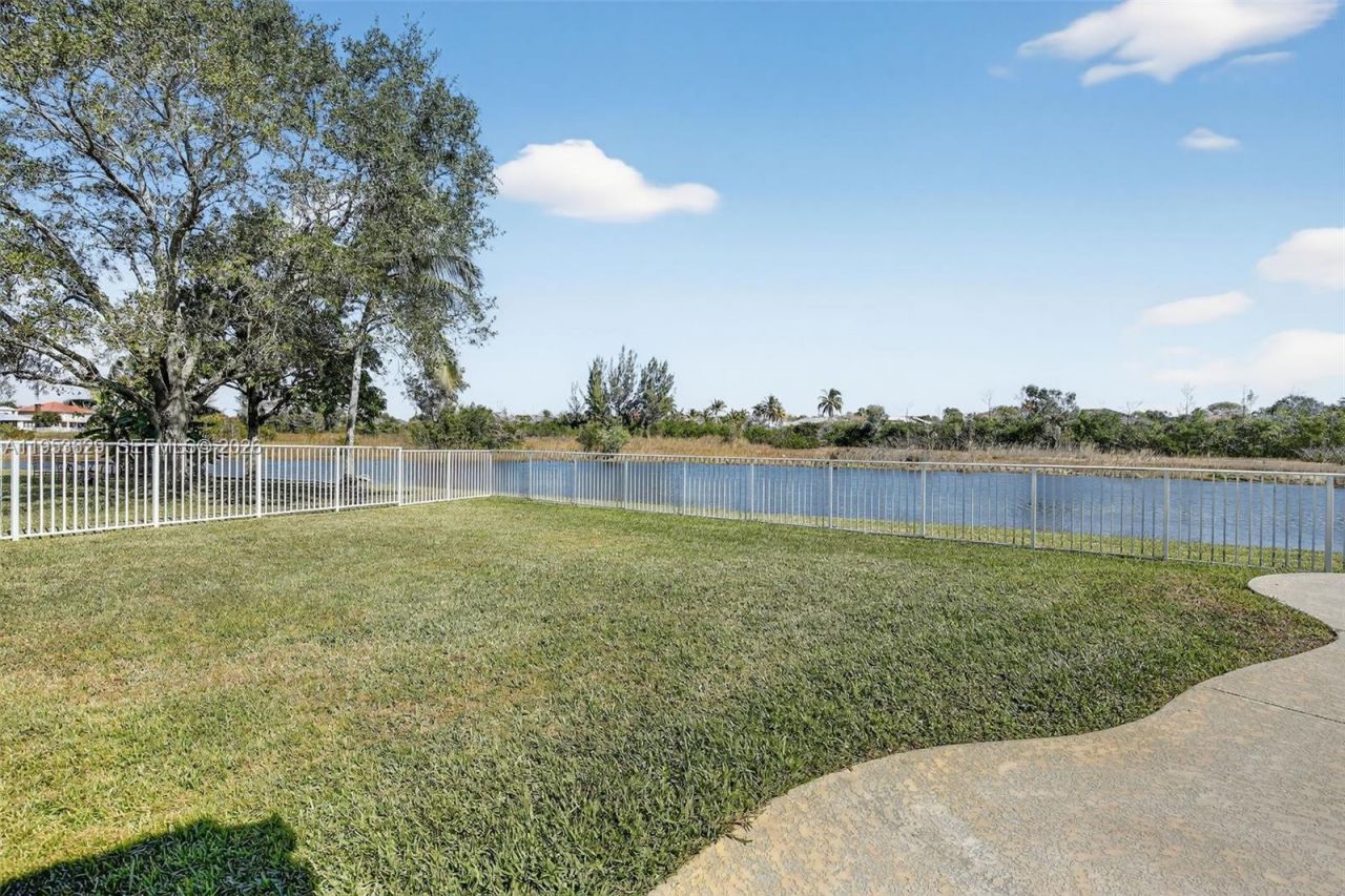 1303 NW 167th Ave, Pembroke Pines, FL 33028 Photo