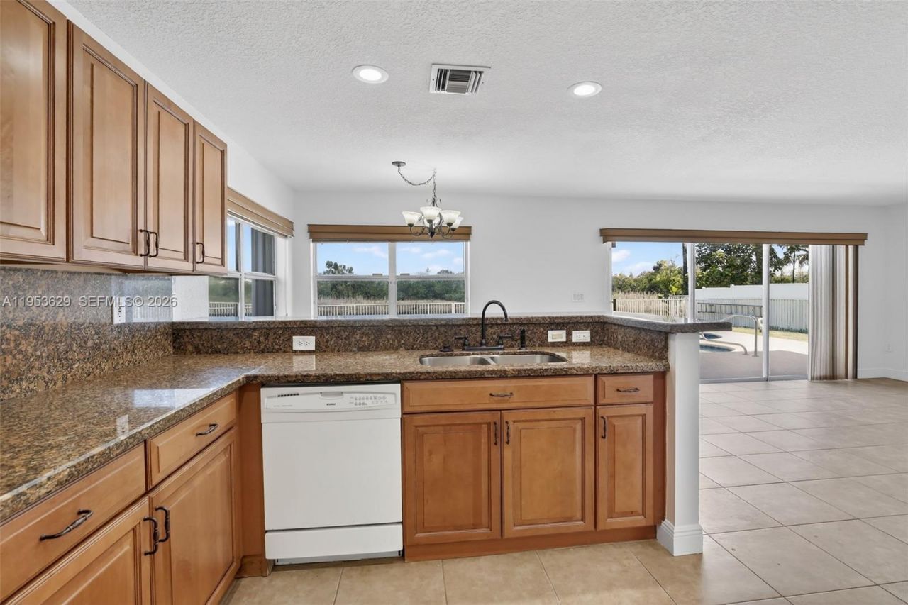 1303 NW 167th Ave, Pembroke Pines, FL 33028 Photo