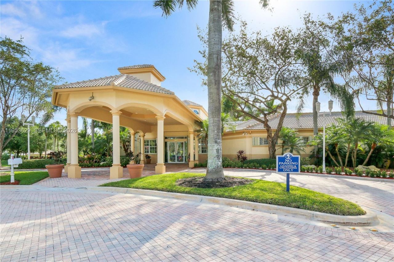 1303 NW 167th Ave, Pembroke Pines, FL 33028 Photo