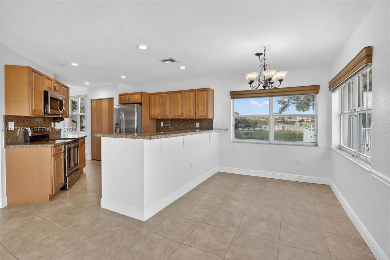 1303 NW 167th Ave, Pembroke Pines, FL 33028 Photo