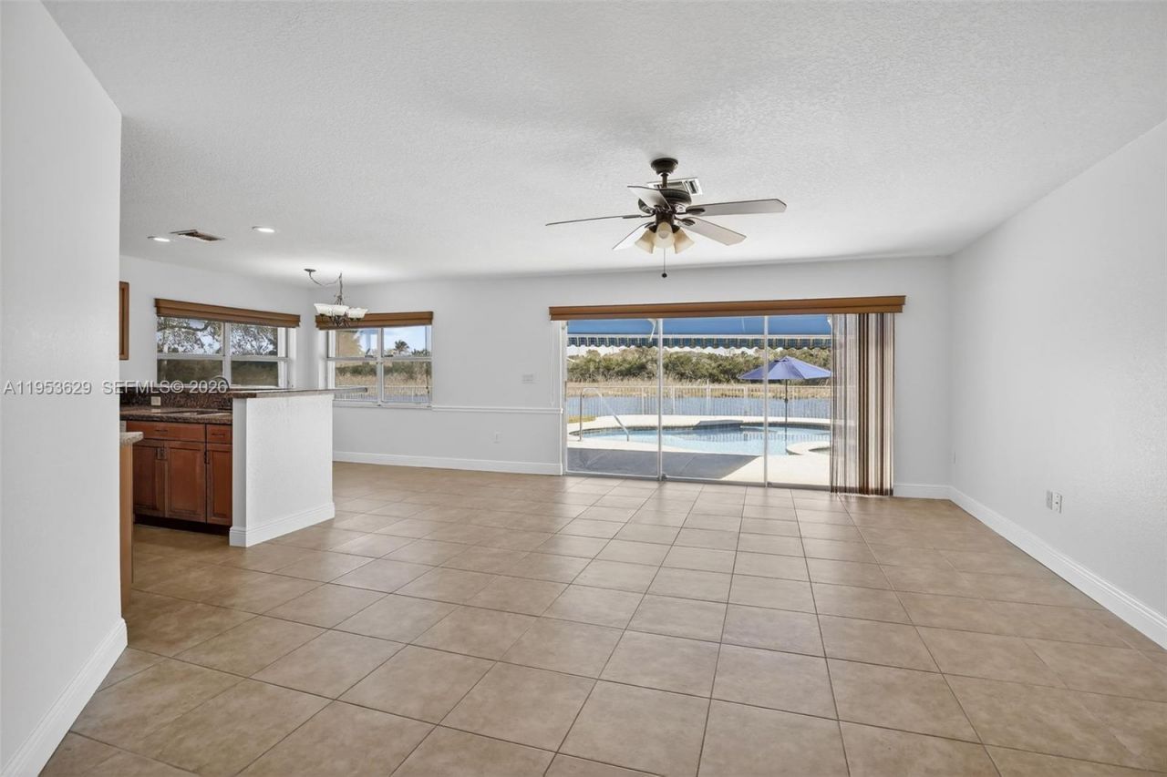 1303 NW 167th Ave, Pembroke Pines, FL 33028 Photo