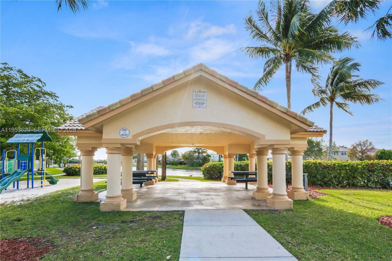 1303 NW 167th Ave, Pembroke Pines, FL 33028 Photo