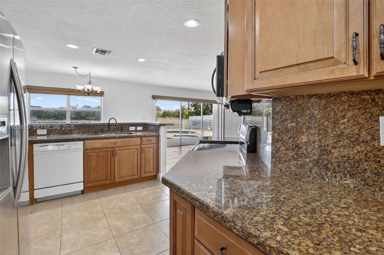 1303 NW 167th Ave, Pembroke Pines, FL 33028 Photo