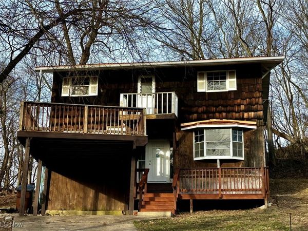 2526 Valley View Drive, Belpre, OH 45714