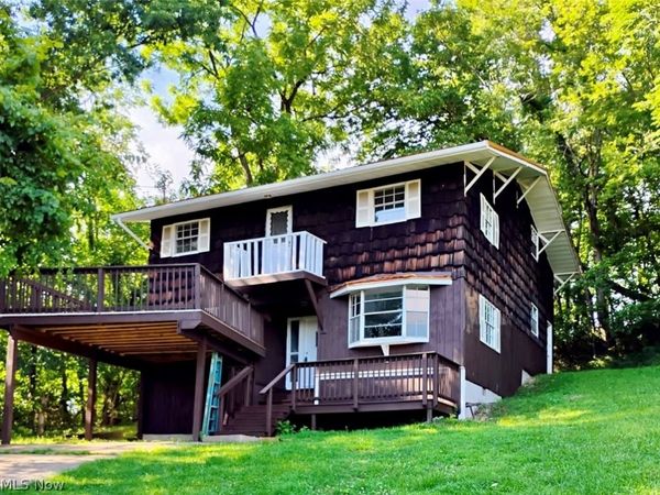 2526 Valley View Drive, Belpre, OH 45714