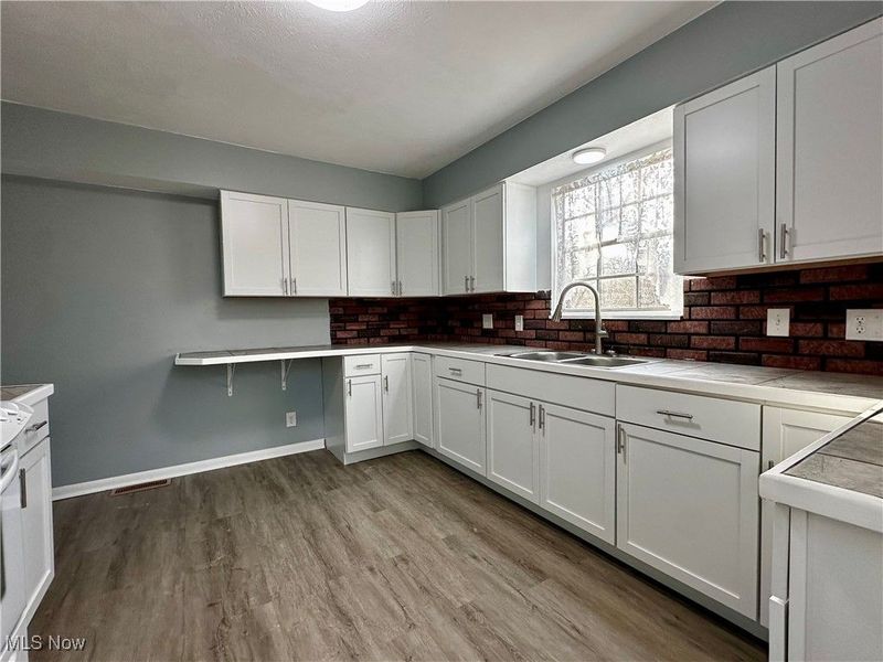 2526 Valley View Drive, Belpre, OH 45714 Photo 13