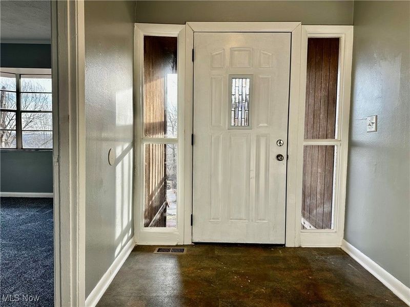 2526 Valley View Drive, Belpre, OH 45714 Photo 2