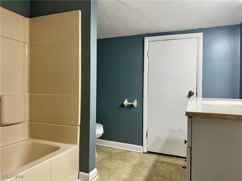 2526 Valley View Drive, Belpre, OH 45714 Photo 32