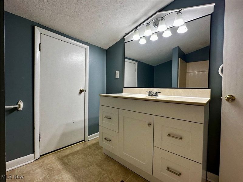 2526 Valley View Drive, Belpre, OH 45714 Photo 33